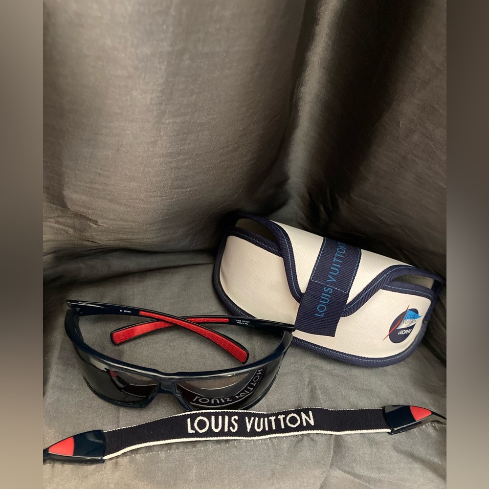 Nice great condition LV Trophy Sunglasses